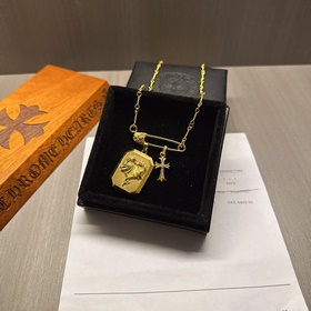 Ожерелье с брошью Chrome Hearts, очень стильное. Новейшая модель 