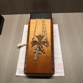 Золотое классическое колье Chrome Hearts с уникальным дизайном и 