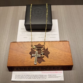 Золотое классическое колье Chrome Hearts с уникальным дизайном и 