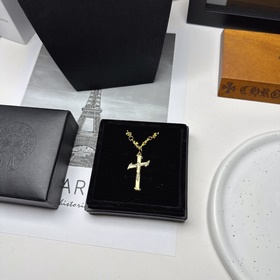 Ожерелье Chrome Hearts с уникальным дизайном и узором, отличающим