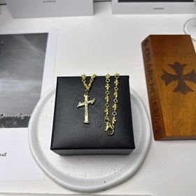 Ожерелье Chrome Hearts с уникальным дизайном и узором, отличающим