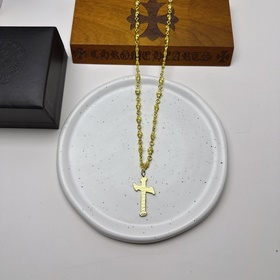 Ожерелье Chrome Hearts с уникальным дизайном и узором, отличающим