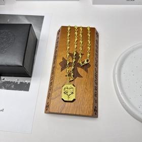 Ожерелье Chrome Hearts с уникальным дизайном и узором, отличающим