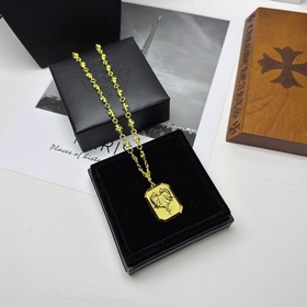 Ожерелье Chrome Hearts с уникальным дизайном и узором, отличающим