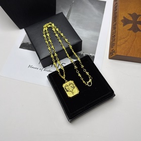 Ожерелье Chrome Hearts с уникальным дизайном и узором, отличающим