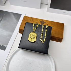 Ожерелье Chrome Hearts с уникальным дизайном и узором, отличающим