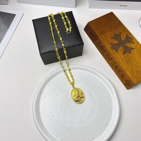 Ожерелье Chrome Hearts, с уникальным дизайном и узором, представл