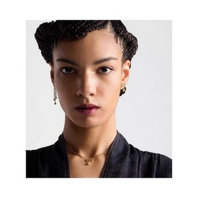 Новая модель от Dior, любимая всеми ведущими брендами. Новые серь