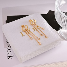 Новая модель от Dior, любимая всеми ведущими брендами. Новые серь