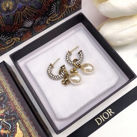 DIOR Диор серьги с бриллиантами жемчугом в форме трехлистника, из
