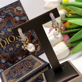 DIOR Диор серьги с бриллиантами жемчугом в форме трехлистника, из