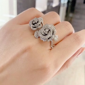 Материал： V-Gold. Код： 678. Кольцо Dior с двумя розами. Коллекция