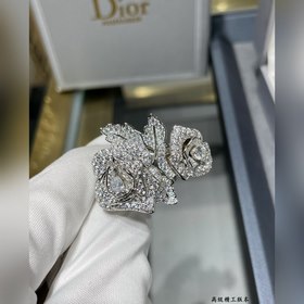 Материал： V-Gold. Код： 678. Кольцо Dior с двумя розами. Коллекция