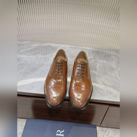 Обувь Dior Timeless Oxford воплощает классическую элегантность. И