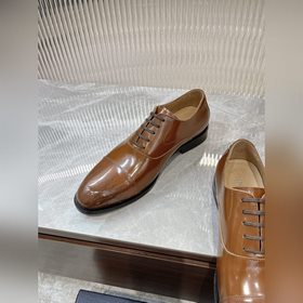 Обувь Dior Timeless Oxford воплощает классическую элегантность. И