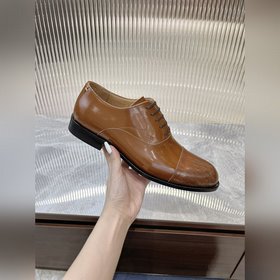 Обувь Dior Timeless Oxford воплощает классическую элегантность. И