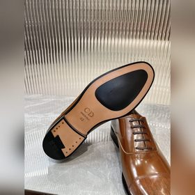 Обувь Dior Timeless Oxford воплощает классическую элегантность. И