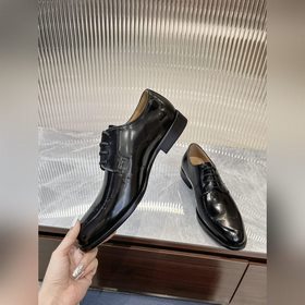 Dior Timeless Derby – это классическая элегантность. Изысканный в
