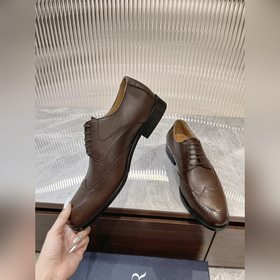 Dior Timeless Derby – это классическая элегантность. Изысканный в