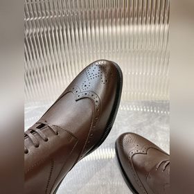 Dior Timeless Derby – это классическая элегантность. Изысканный в