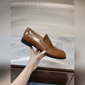 Dior – новая коллекция мужских лофей Timeless, которая переосмысл