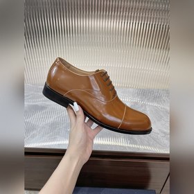 Обувь Dior Timeless Oxford воплощает классическую элегантность. И