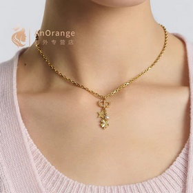 Цена ожерелья： 0 Цена сережек： 2100 Dior Новая модель от Dior, 