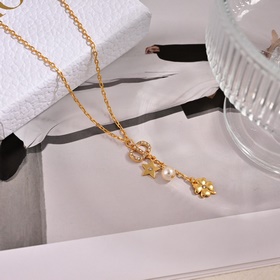 Цена ожерелья： 0 Цена сережек： 2100 Dior Новая модель от Dior, 