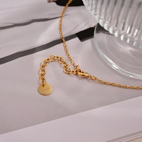 Цена ожерелья： 0 Цена сережек： 2100 Dior Новая модель от Dior, 