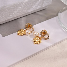 Цена ожерелья： 0 Цена сережек： 2100 Dior Новая модель от Dior, 