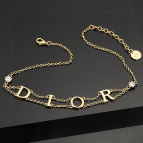 Новый браслет Dior. Жесткие металлические линии в нейтральных тон
