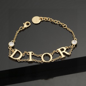 Новый браслет Dior. Жесткие металлические линии в нейтральных тон