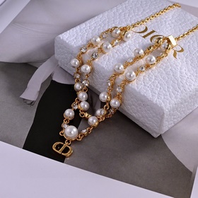 Цена ожерелья： 0 Цена браслета： 2400 Цена сережек： 2100 Dior, к
