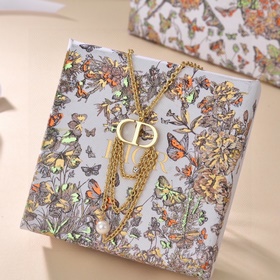 Новое колье с буквами от Dior. Металлический дизайн в стиле букв 