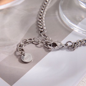 Dior · Диор Новое колье с металлическим эффектом и модными буквам