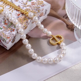 Dior · Диор Новое колье с металлическим эффектом и модными буквам