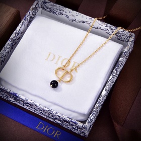 Dior · Диор Новые серьги с буквами. Версия с металлическим эффект