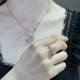 Материал： V-Gold 2110470. Розовое колье Dior из коллекции высоког