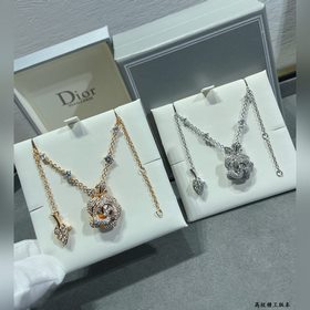 Материал： V-образное золото. Ожерелье с одной розой от Dior, колл