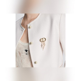 Dior · Dior Новая буква-брошь в металлическом стиле с обратной ст