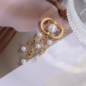 Dior · Dior Новая буква-брошь в металлическом стиле с обратной ст