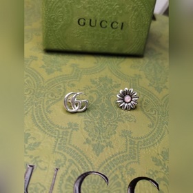 Оригинальные серьги Gucci в фирменном магазине. Серьги Gucci с дв