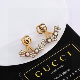 Серьги Gucci с двойным логотипом G. Логотип, представляющий собой