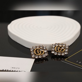 Серьги Gucci из серии Double G с жемчугом и цветными бриллиантами