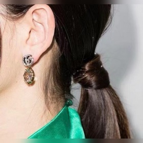 Популярные серьги-гвоздики от известного бренда Gucci. Модные сер