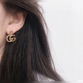 Gucci Серьги с двойным логотипом G. Высококачественный латунь, со