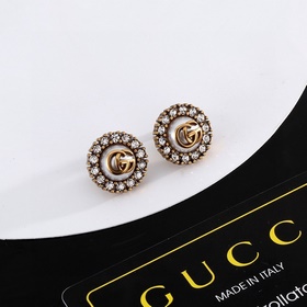 Существует красота под названием GUCCI. Серьги с двойной буквой G