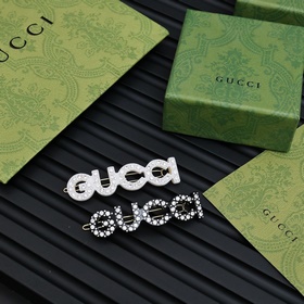 Зажим для волос Gucci с двойной буквой G Незаменимый аксессуар дл
