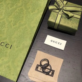 Gucci Двойное кольцо Gucci с змеей, из чистого серебра с эффектом