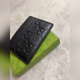 Новая серия GG Emblem из сверхмягкой кожи цвета лимонного цвета с
